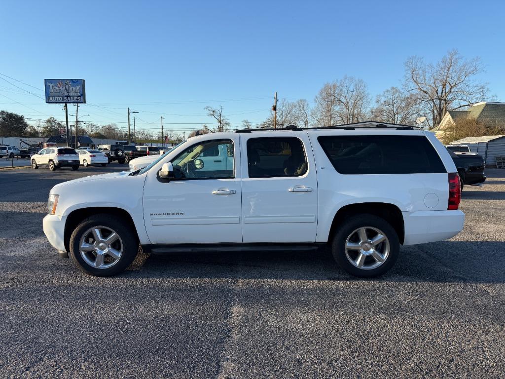 2013 Chevrolet Suburban LT's photo