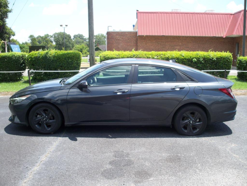 2021 Hyundai Elantra SEL's photo