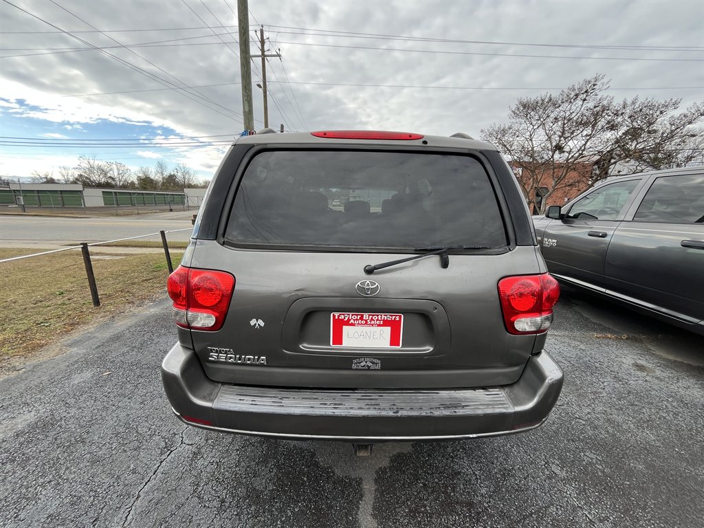 2007 Toyota Sequoia SR5's photo